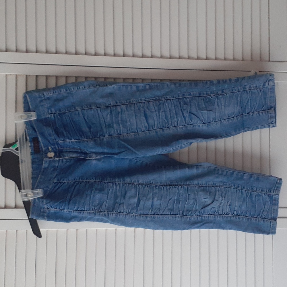 Women GLO Ruffled Y2K Capri Jeans